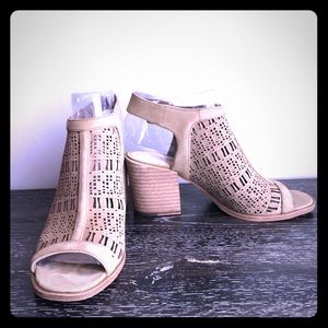 Vince Camuto Keannie Goldi nubuck sandals.
